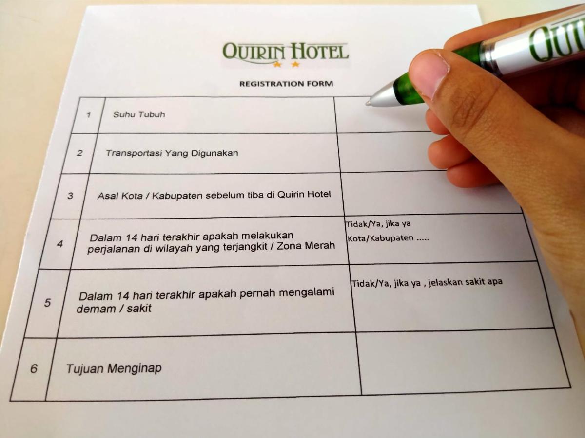 Hotel Quirin Semarang Esterno foto