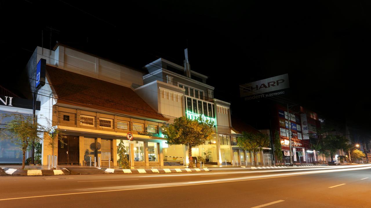 Hotel Quirin Semarang Esterno foto