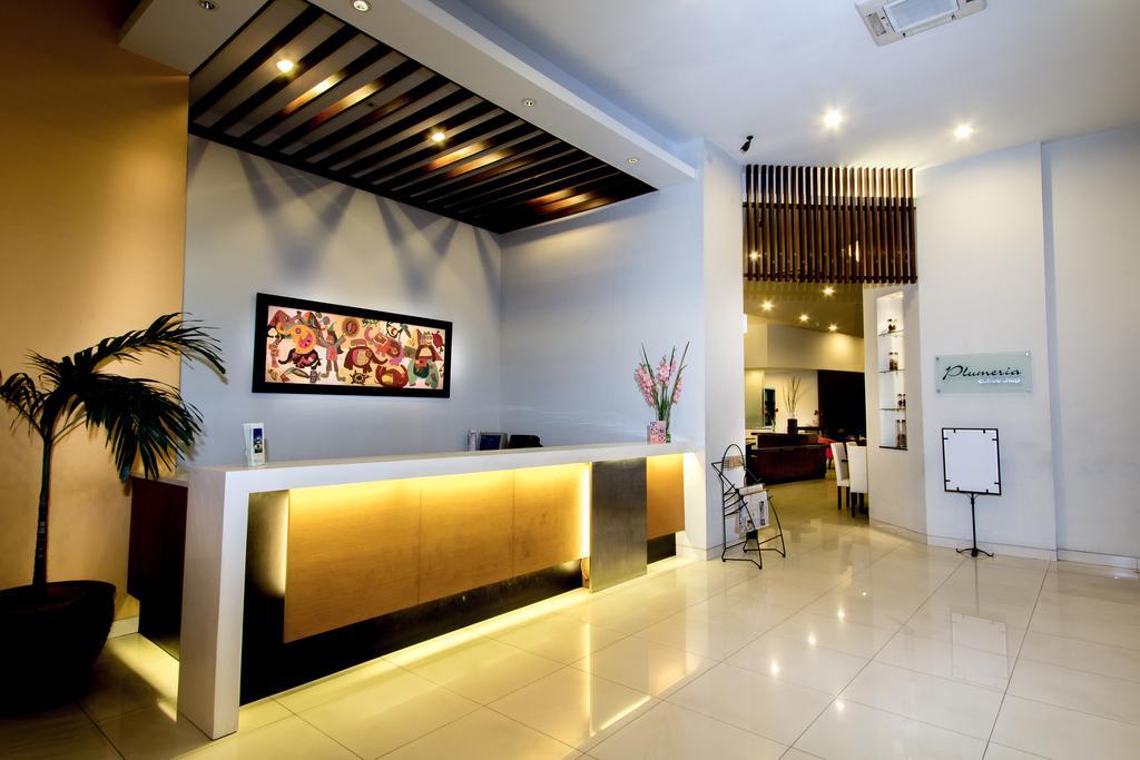 Hotel Quirin Semarang Esterno foto