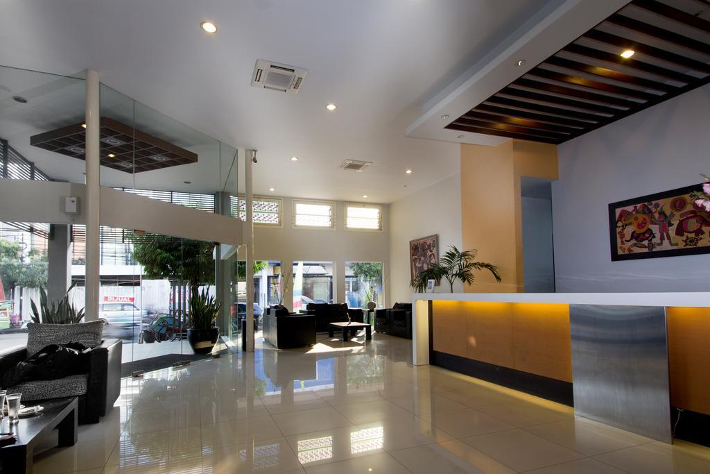 Hotel Quirin Semarang Esterno foto